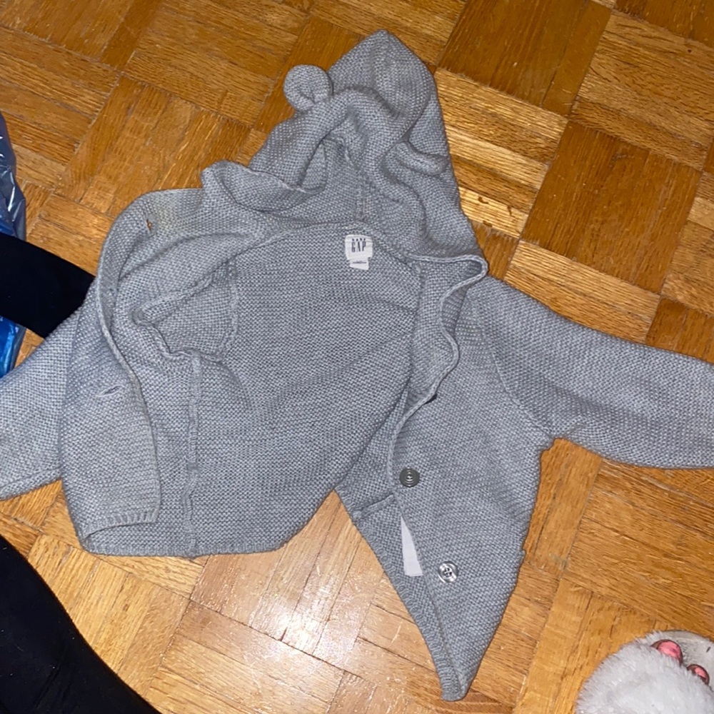 Gap baby beautiful barely ever worn bear knit sweater
